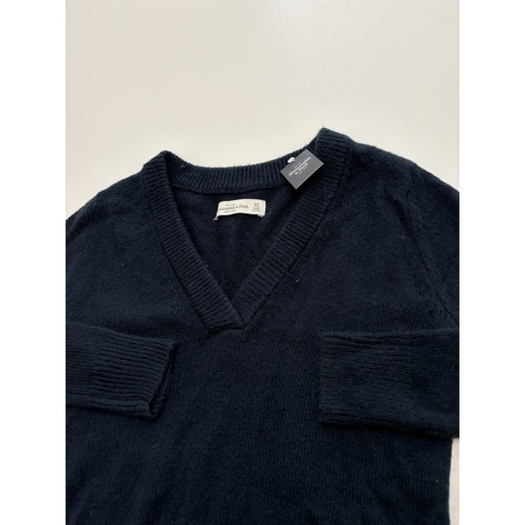 NWT Women's Abercrombie And Fitch Blue V Neck Sweater Pullover Wool Blend SZ XS - Picture 2 of 6